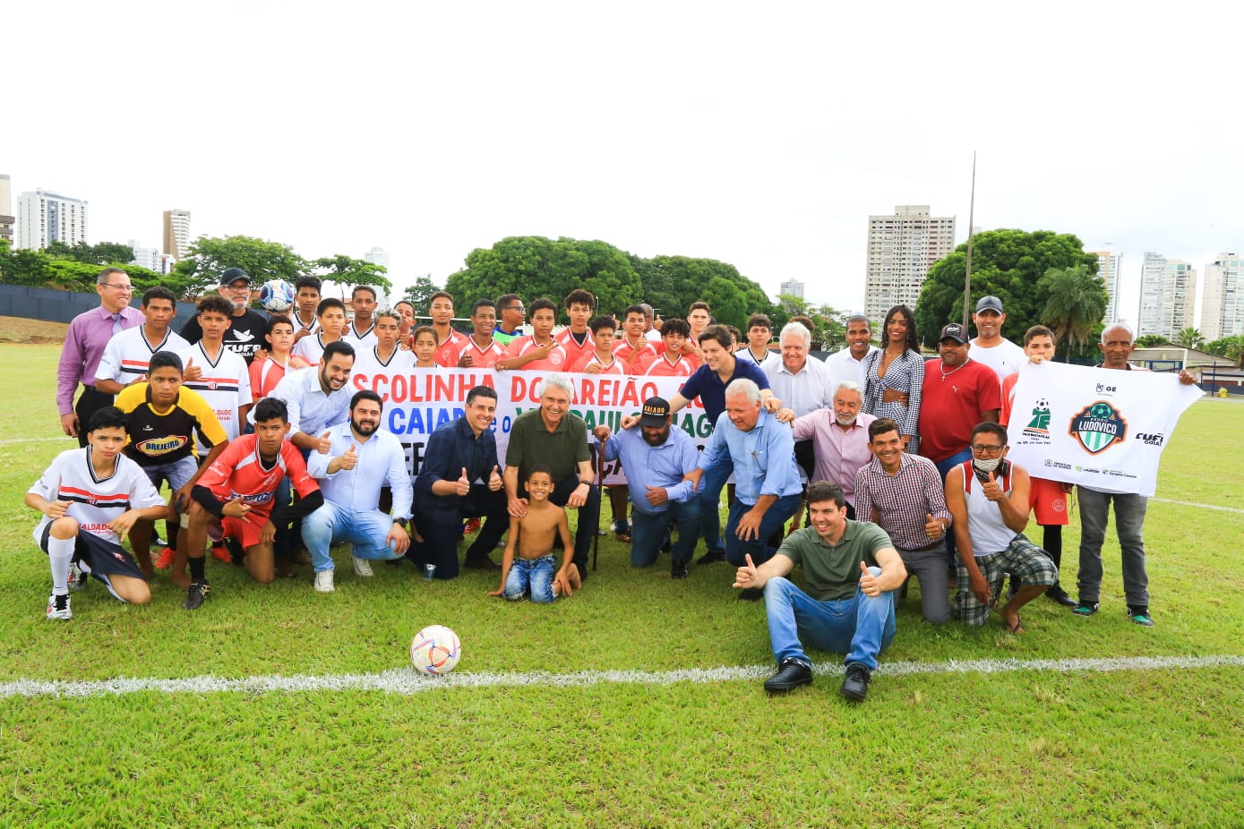 Caiado inaugura nova praça de esportes do Setor Pedro Ludovico: "Espaço vai beneficiar pessoas de todas as idades"