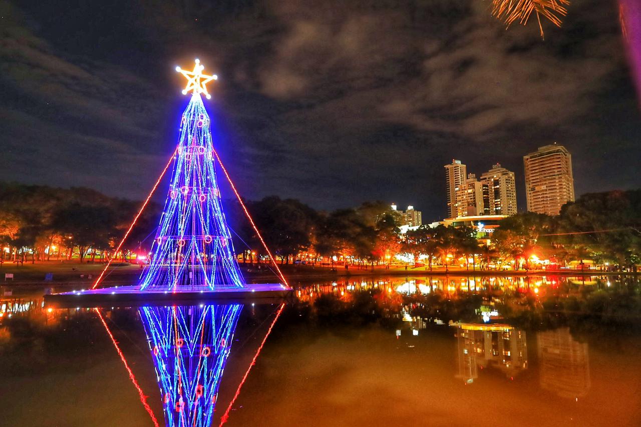 Goiânia: Rogério Cruz inaugura iluminação natalina do Parque Vaca Brava, e  de outros 18 pontos da Capital, e destaca 