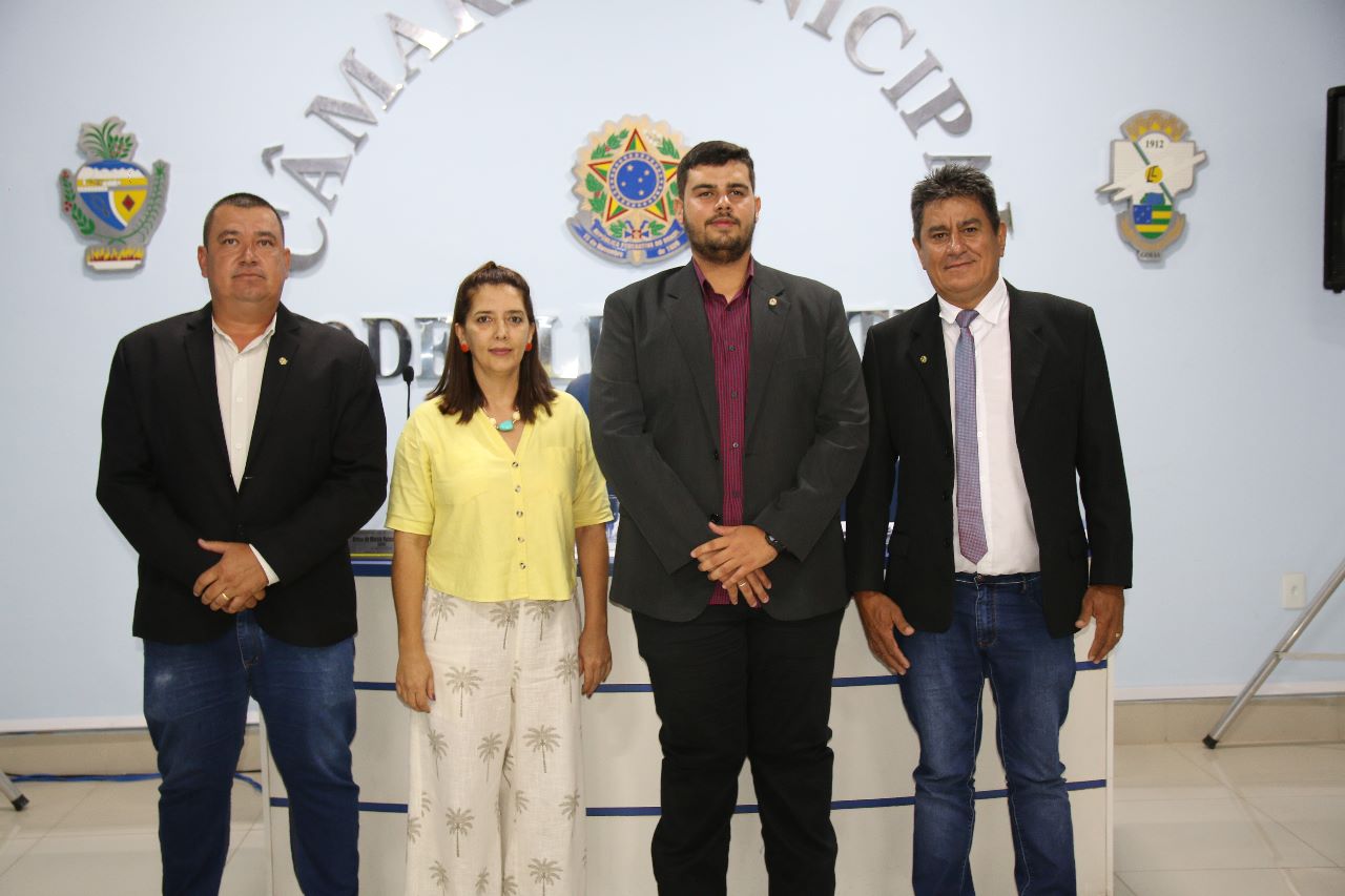 Nalva em meio aos secretarios: Ancelmo e Diogo, e o vice presidente Celmo Moraes