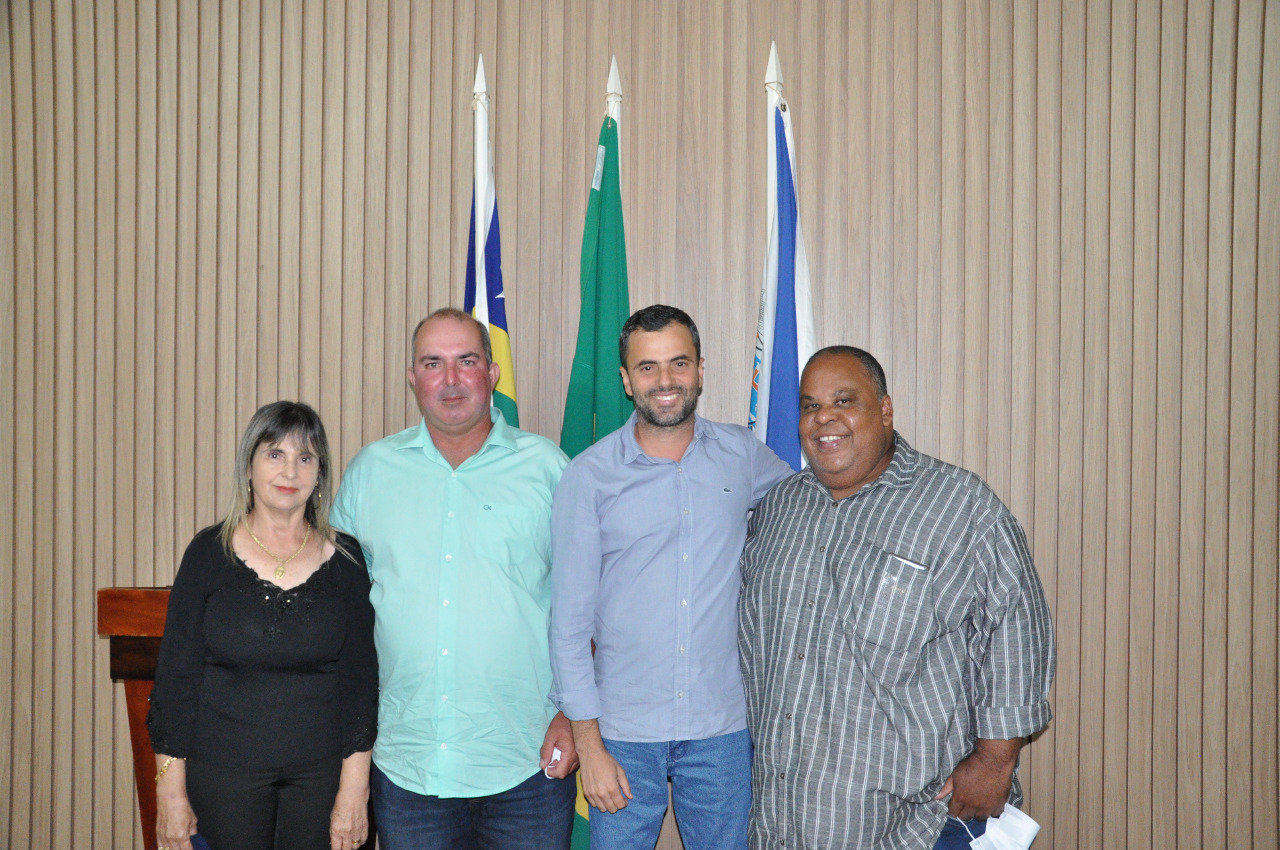 A nova mesa diretora é composta pelos vereadores: Assis Gonçalves (Presidente); Hernany Gondim (Vice Presidente); Adelino Junior (1º Secretário) e como 2ª Secretária Elvira Godoi