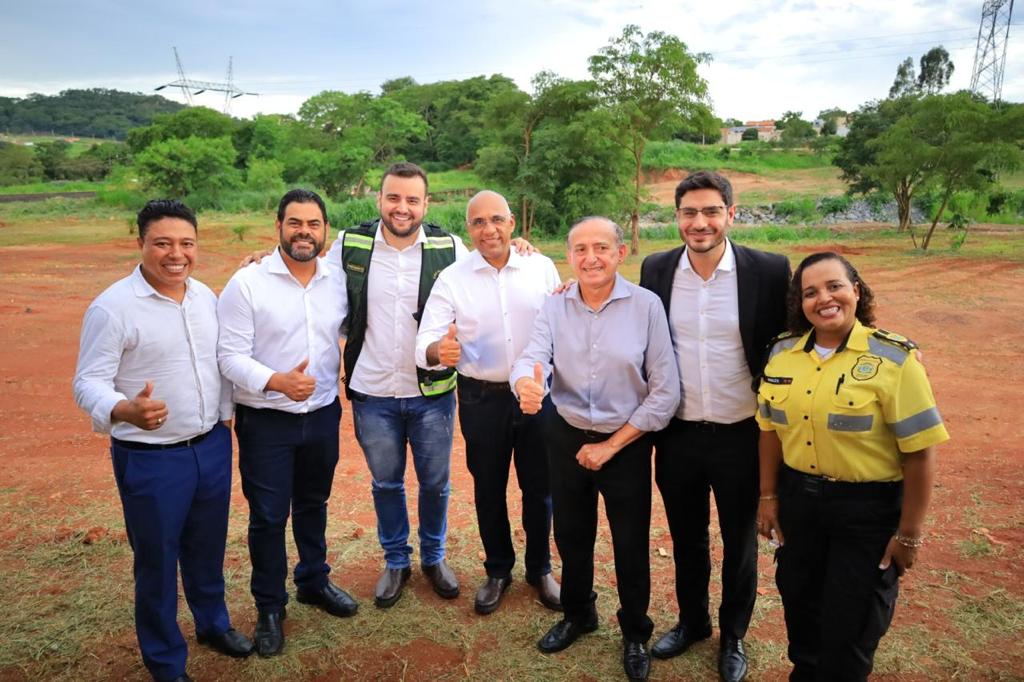 Prefeito Rogério Cruz assina ordem de serviços para construção de parque no Residencial Vale do Araguaia: obra ficará a cargo da Agência Municipal de Meio Ambiente, e terá área de urbanização de mais 