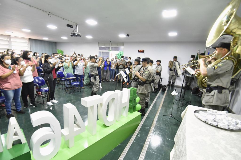  Corpo Musical da PM-GO deu o tom da festa de 46 anos do HDT, ao tocar clássicos da música brasileira e internacional para pacientes e servidores da unidade