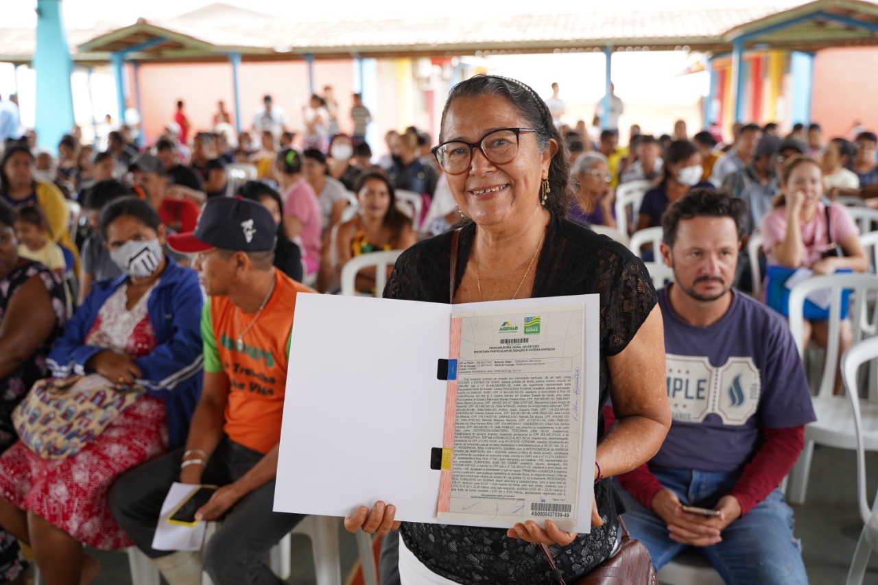 Famílias beneficiadas pelo programa Pra Ter Onde Morar - Escritura, do Governo de Goiás