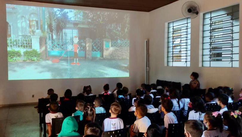 Exibições do projeto Cine Goiás Itinerante são realizadas em escolas, praças e centros culturais de municípios do interior