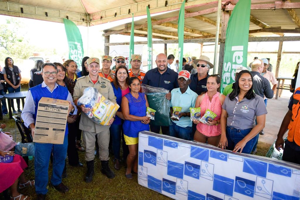 Governo de Goiás entrega benefícios sociais a famílias de assentamentos rurais localizados em Flores de Goiás 