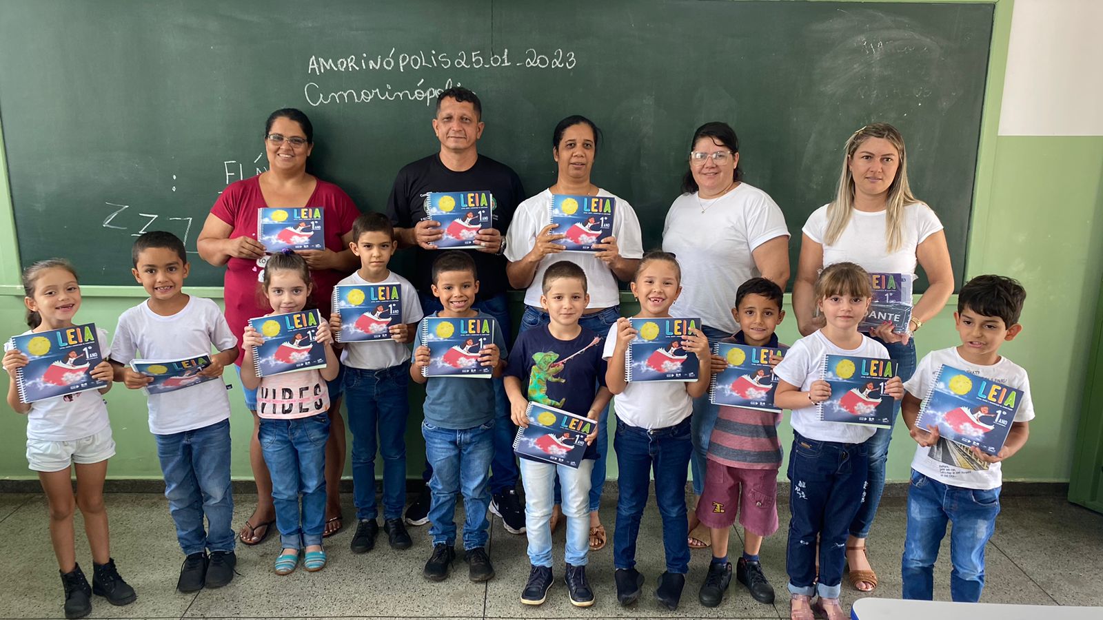 Alunos da rede municipal de Amorinópolis recebem do Governo de Goiás kits com materiais escolares e didáticos