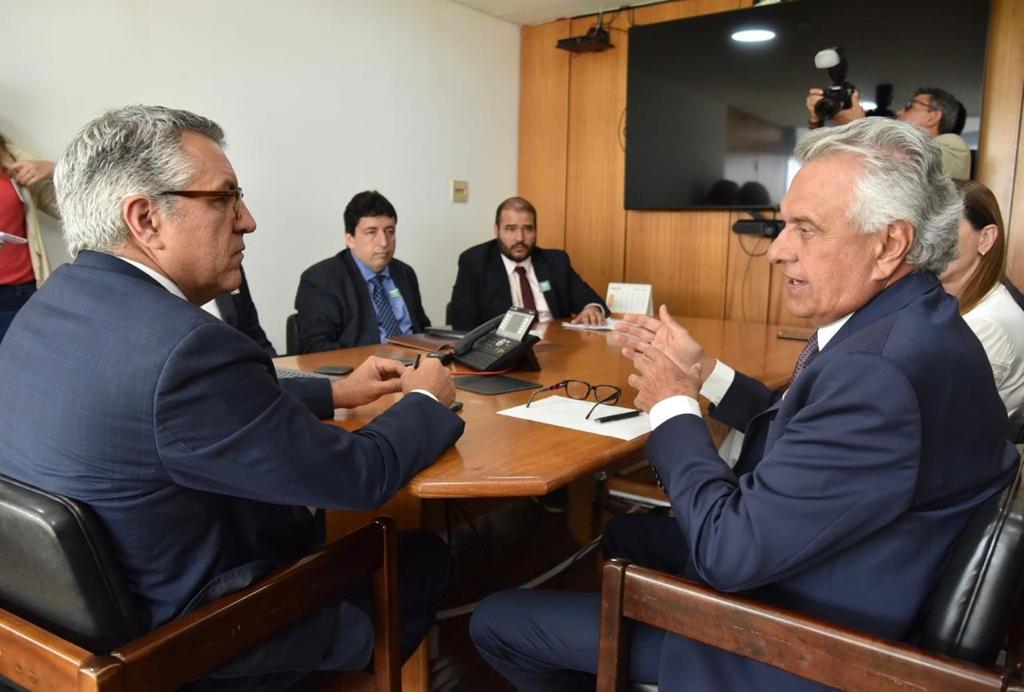 Governador Ronaldo Caiado barra aumento de passagem no transporte público do Entorno do DF