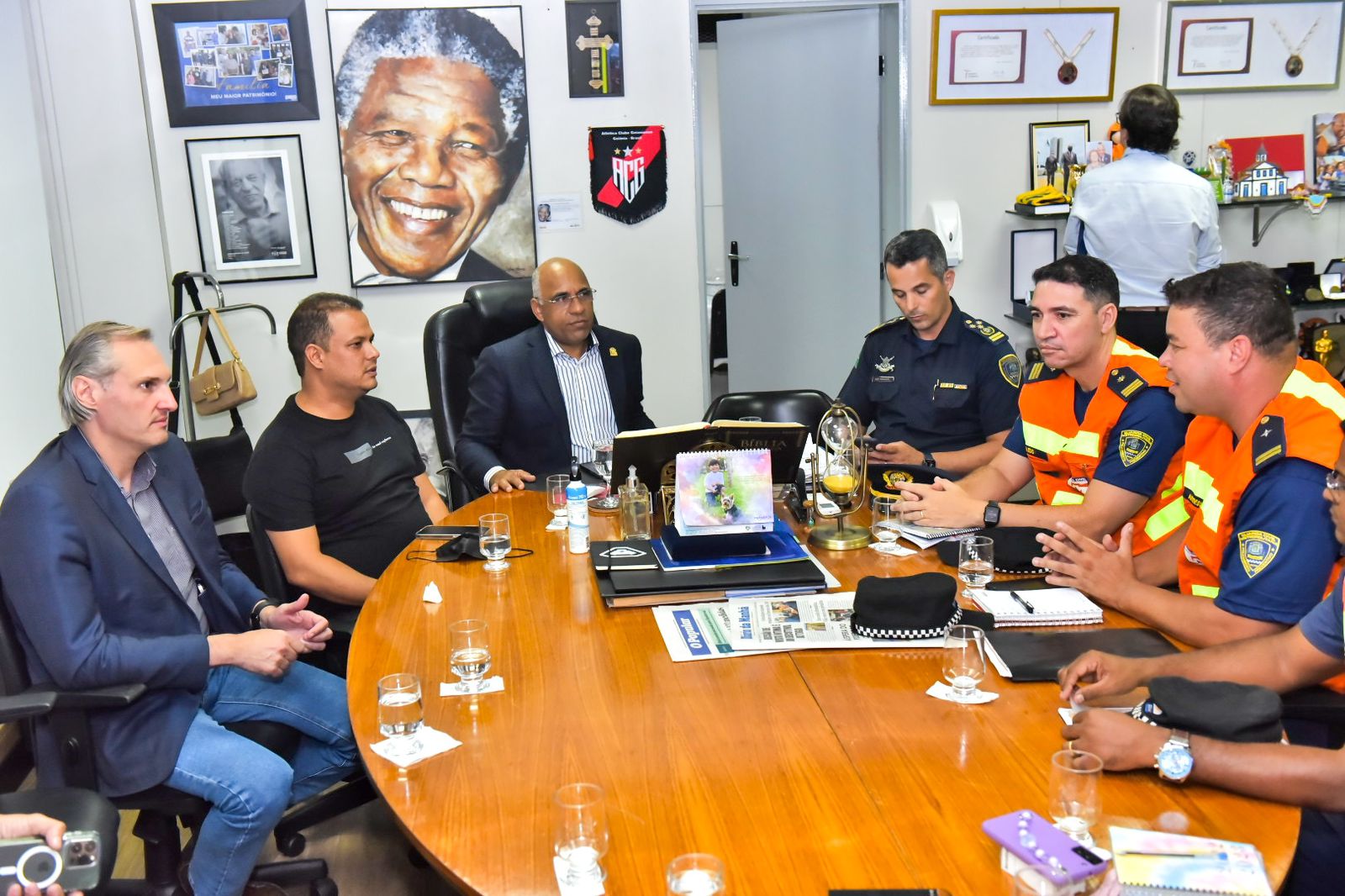 Rogério Cruz coordena sala de situação com participação de dez secretarias para ações imediatas durante período chuvoso: força-tarefa monitora 27 áreas de risco na capital