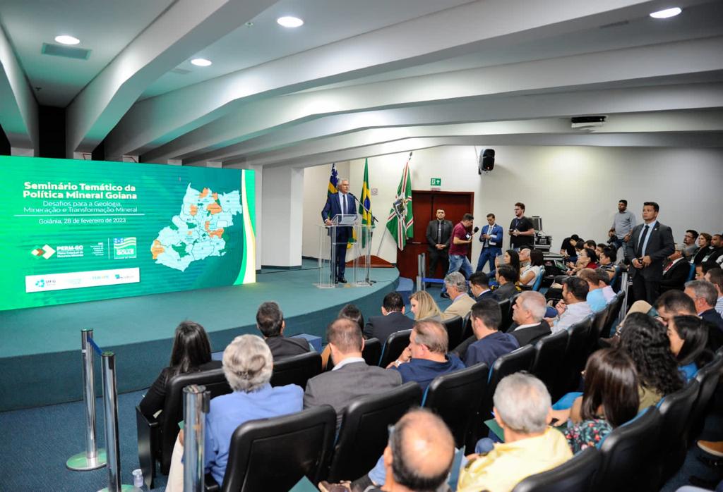 Governador Ronaldo Caiado durante abertura de seminário sobre mineração goiana 