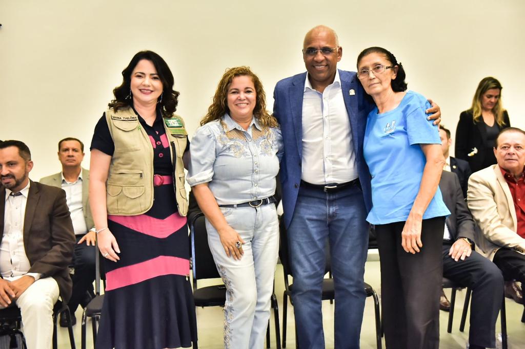 Rogério Cruz empossa Maria Yvelônia na Secretaria Municipal de Desenvolvimento Humano e Social, e destaca objetivo de tornar Goiânia referência em ações assistenciais