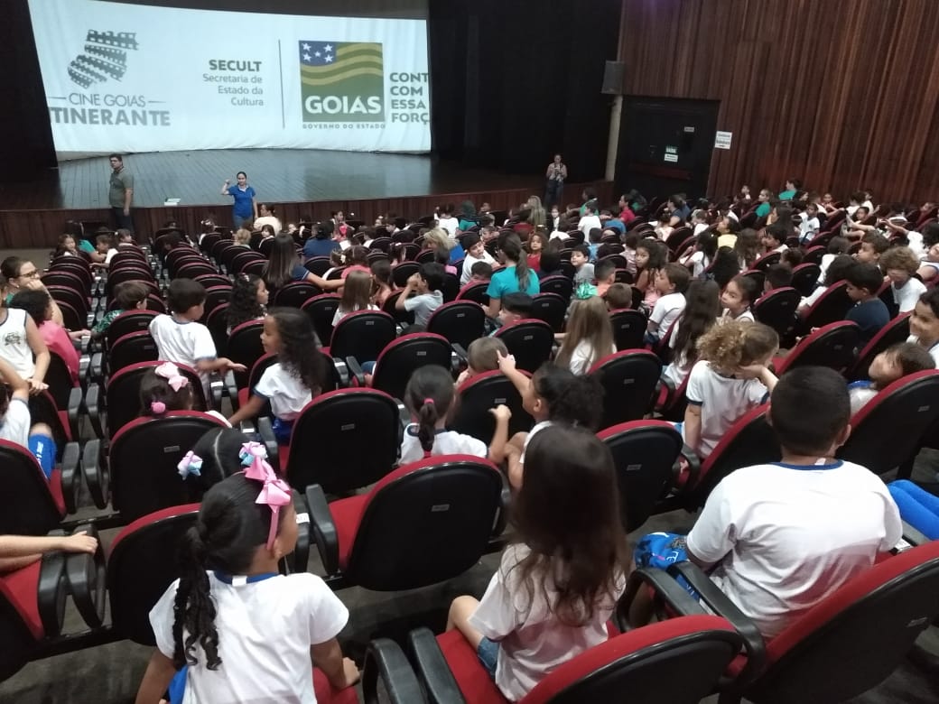 Projeto Cine Goiás Itinerante do Governo de Goiás oferece cinema educativo para estudantes da rede pública e população mais vulnerável