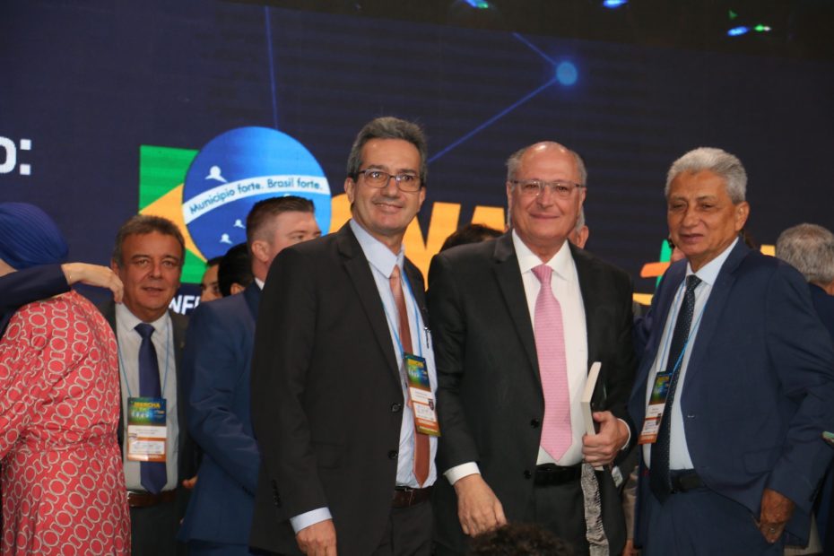 Presidente da FGM, Haroldo Naves, junto ao vice-presidente da República, Geraldo Alckmin