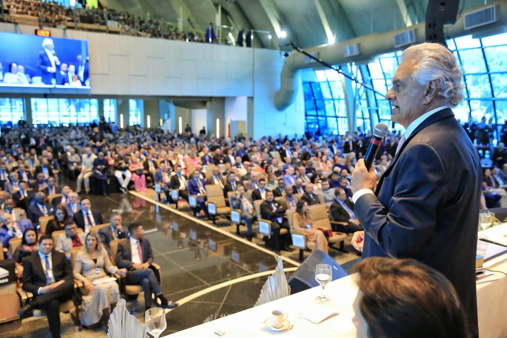 Em Brasília, governador Ronaldo Caiado prestigia maior evento das Assembleias de Deus no país 