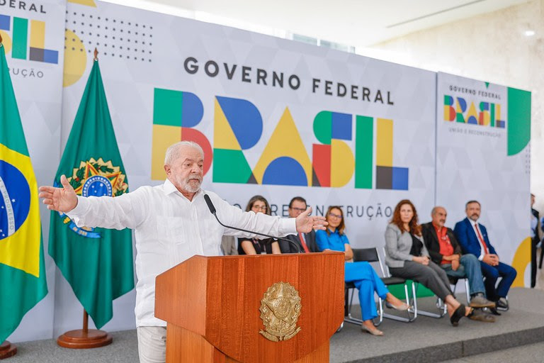 O Presidente Lula durante ato que oficializou aumento de 9% aos servidores públicos. Foto: Ricardo Stuckert/PR