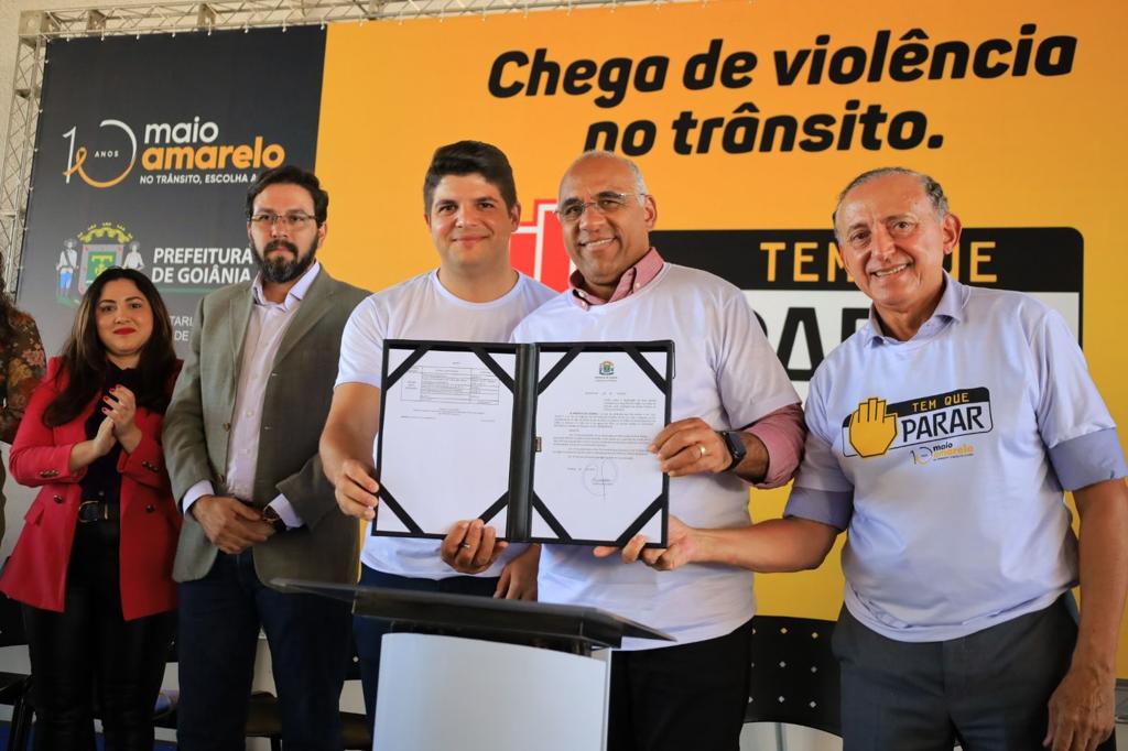 Prefeito Rogério Cruz lança campanha de 10 anos do Maio Amarelo, com o tema 