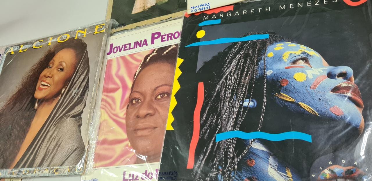 Com audição de discos de vinil, música brasileira é tema de aula aberta durante 21ª Semana Nacional de Museus