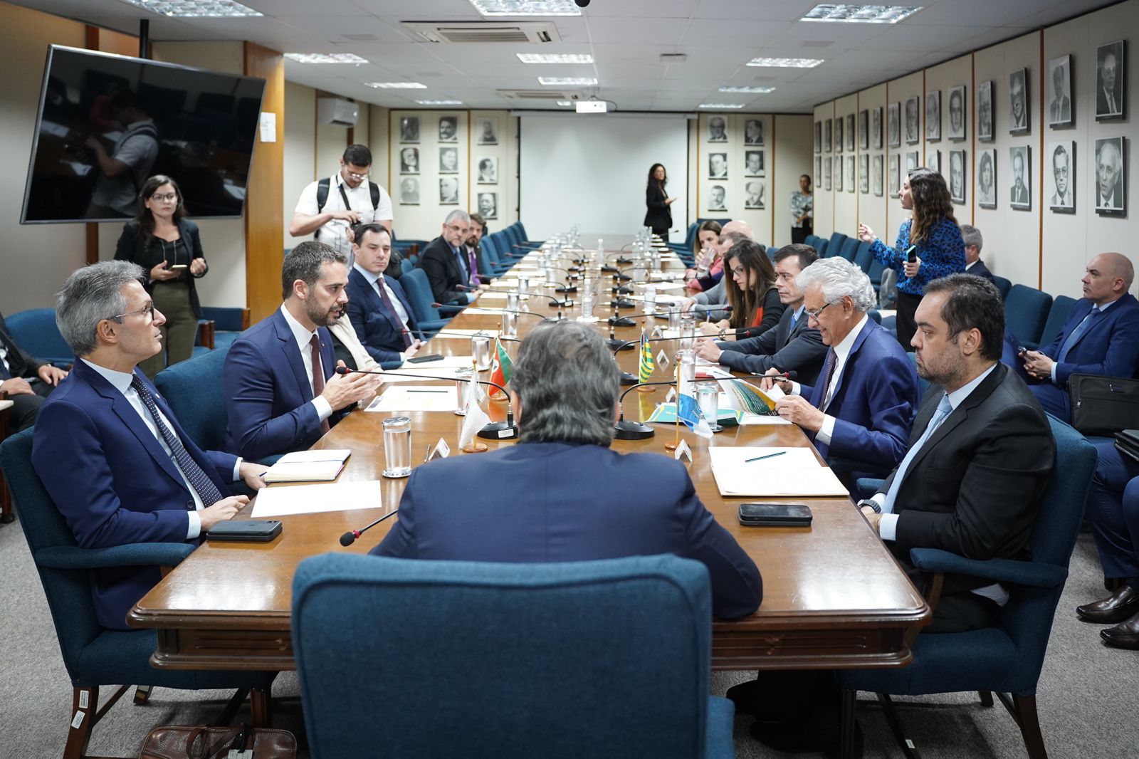 Governador Ronaldo Caiado, acompanhado dos governadores Cláudio Castro (RJ), Eduardo Leite (RS) e Romeu Zema (MG), se reúne com o ministro da Fazenda Fernando Haddad para pedir mudanças no plano do RR