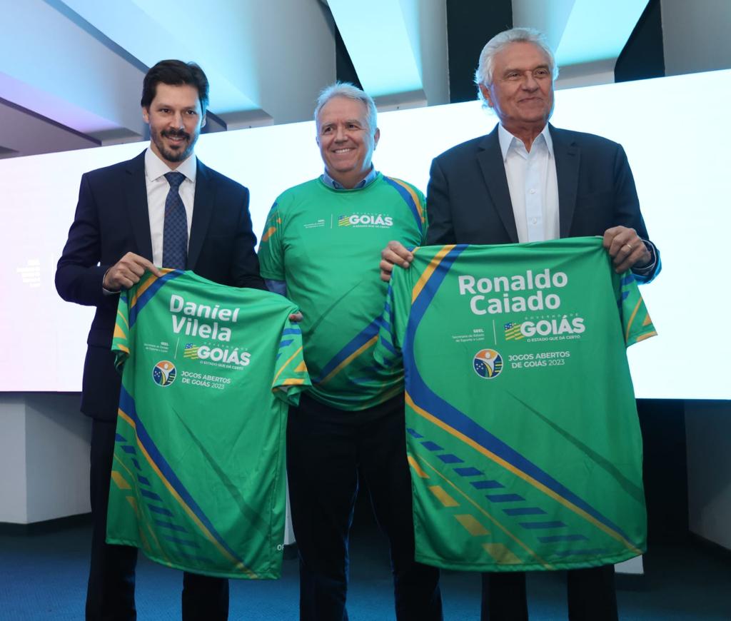 Vice-governador Daniel Vilela, secretário de Esporte e Lazer, Henderson de Paula, e governador Ronaldo Caiado no lançamento dos Jogos Abertos 2023