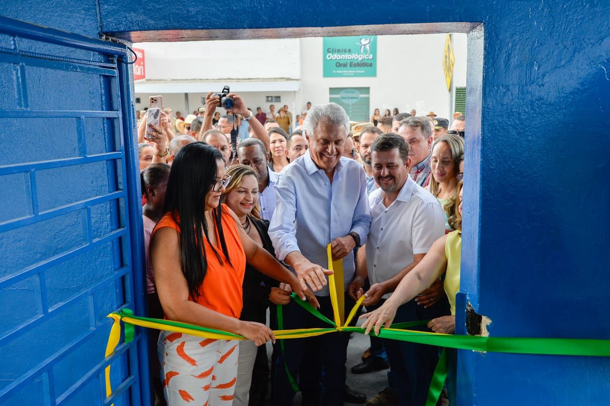 Em Teresina de Goiás, governador Ronaldo Caiado inaugura escola com ar-condicionado, biblioteca, laboratório de informática e ciências e quadra poliesportiva coberta
