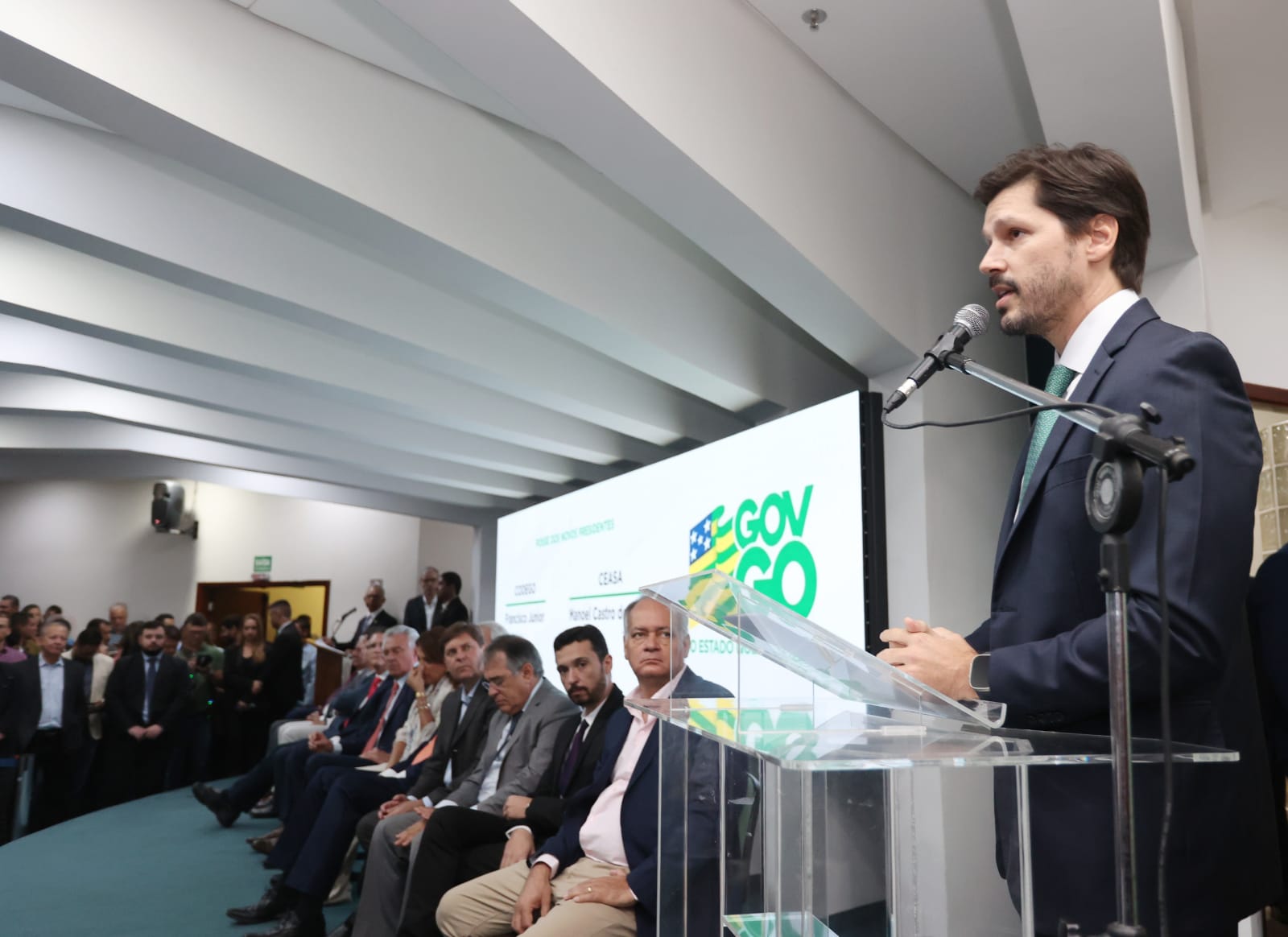 Daniel Vilela acompanhou dos novos titulares da Companhia de Desenvolvimento Econômico de Goiás (Codego) e das Centrais de Abastecimento de Goiás (Ceasa)