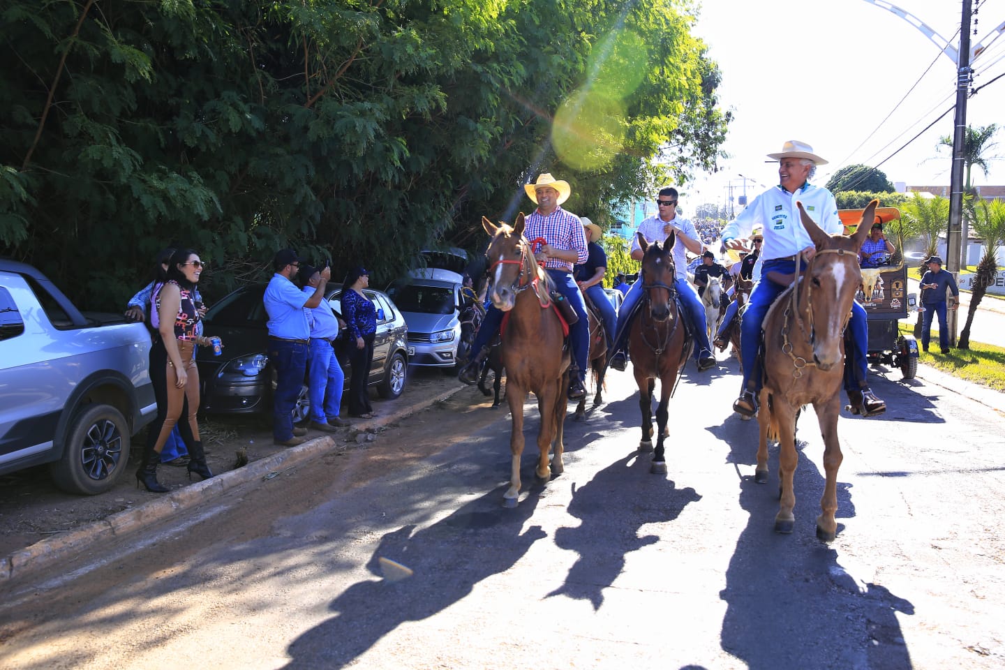 Governador Ronaldo Caiado participa do desfile de cavaleiros na Expo Agro São Luís e destaca importância da festa: "Foi um momento muito bonito"