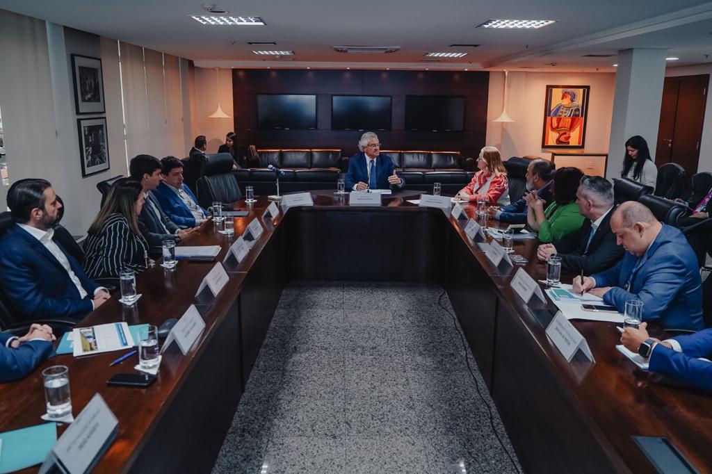 Governador Ronaldo Caiado recebe executivos da Caixa Econômica Federal, em Goiânia