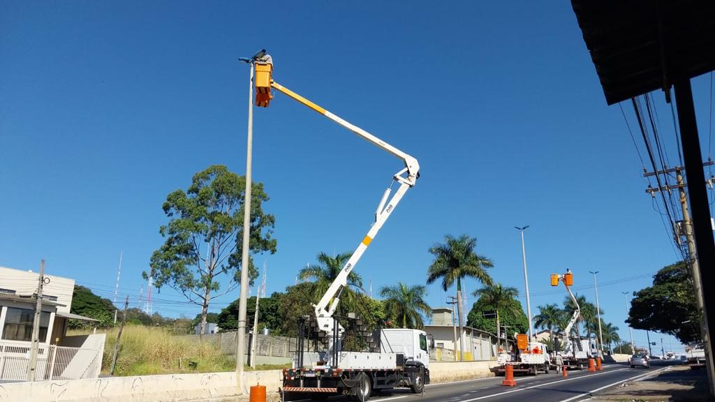 Prefeitura de Goiânia substitui luminárias na Rodovia dos Romeiros: ao todo, serão trocadas 438 luminárias de vapor de sódio por luminárias em LED, em todo o perímetro urbano da capital