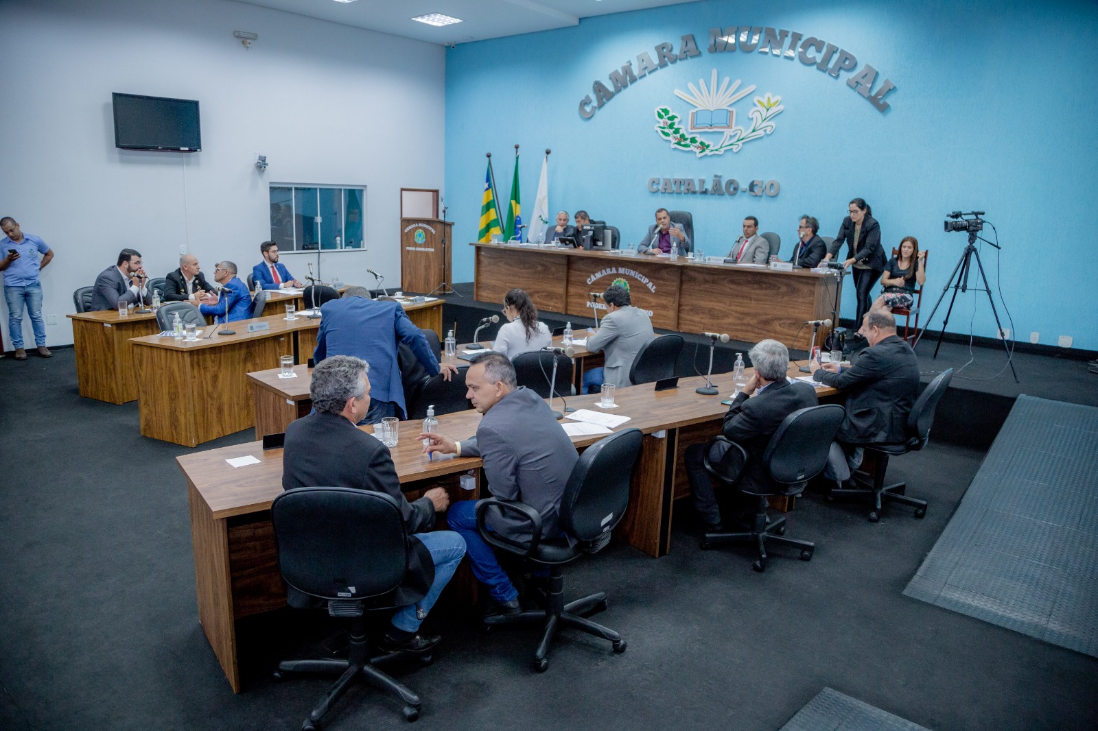 Parlamentares em apreciação de matérias no Plenário Júlio de Melo, na Câmara Municipal de Vereadores de Catalão 