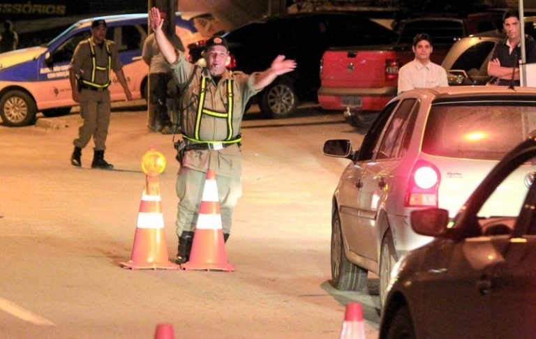 Detran-GO intensifica combate à embriaguez ao volante com a realização diária de blitzes da Balada Responsável. Desde o início do ano, cerca de cinco mil motoristas foram flagrados dirigindo sob influ