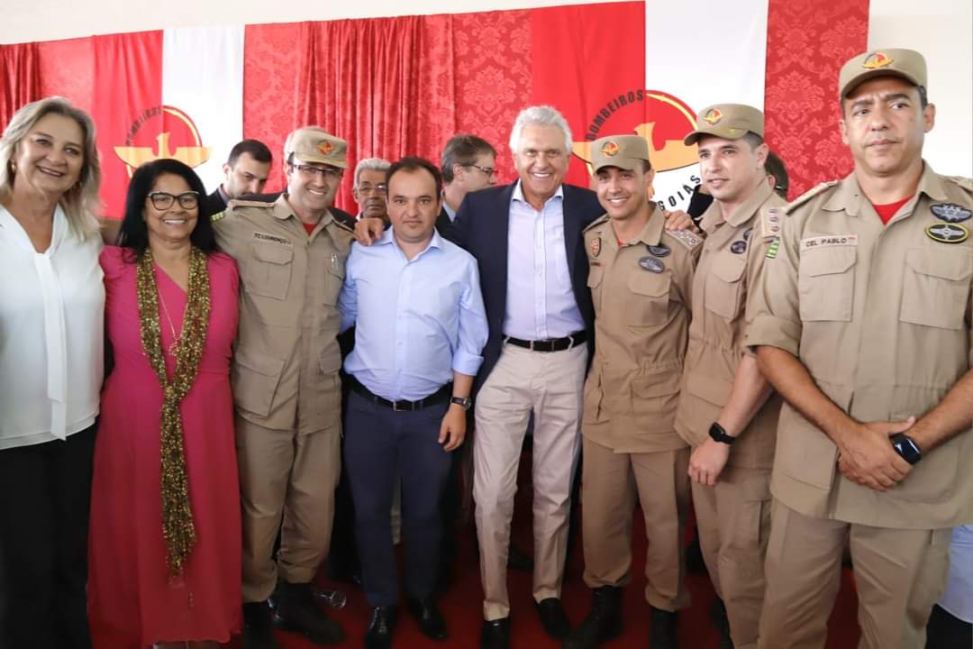 Governador Ronaldo Caiado junto com o prefeito Pábio Mossoró e a deputada estadual Dra. Zeli durante inauguração da 26ª Companhia Independente do Corpo de Bombeiros Militar, em Valparaíso de Goiás. 