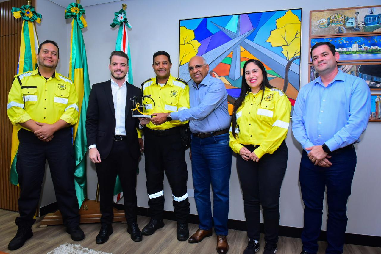 Prefeito Rogério Cruz recebe prêmio nacional por campanha Maio Amarelo 2023, da Prefeitura de Goiânia