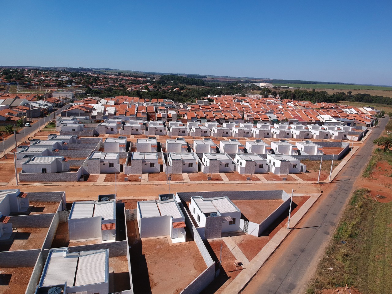  Agehab promove a política habitacional do Estado de Goiás. Processo seletivo busca arquitetos, engenheiros, advogados e assistentes social; salários variam de R$ 5 mil a R$ 11,2 mil