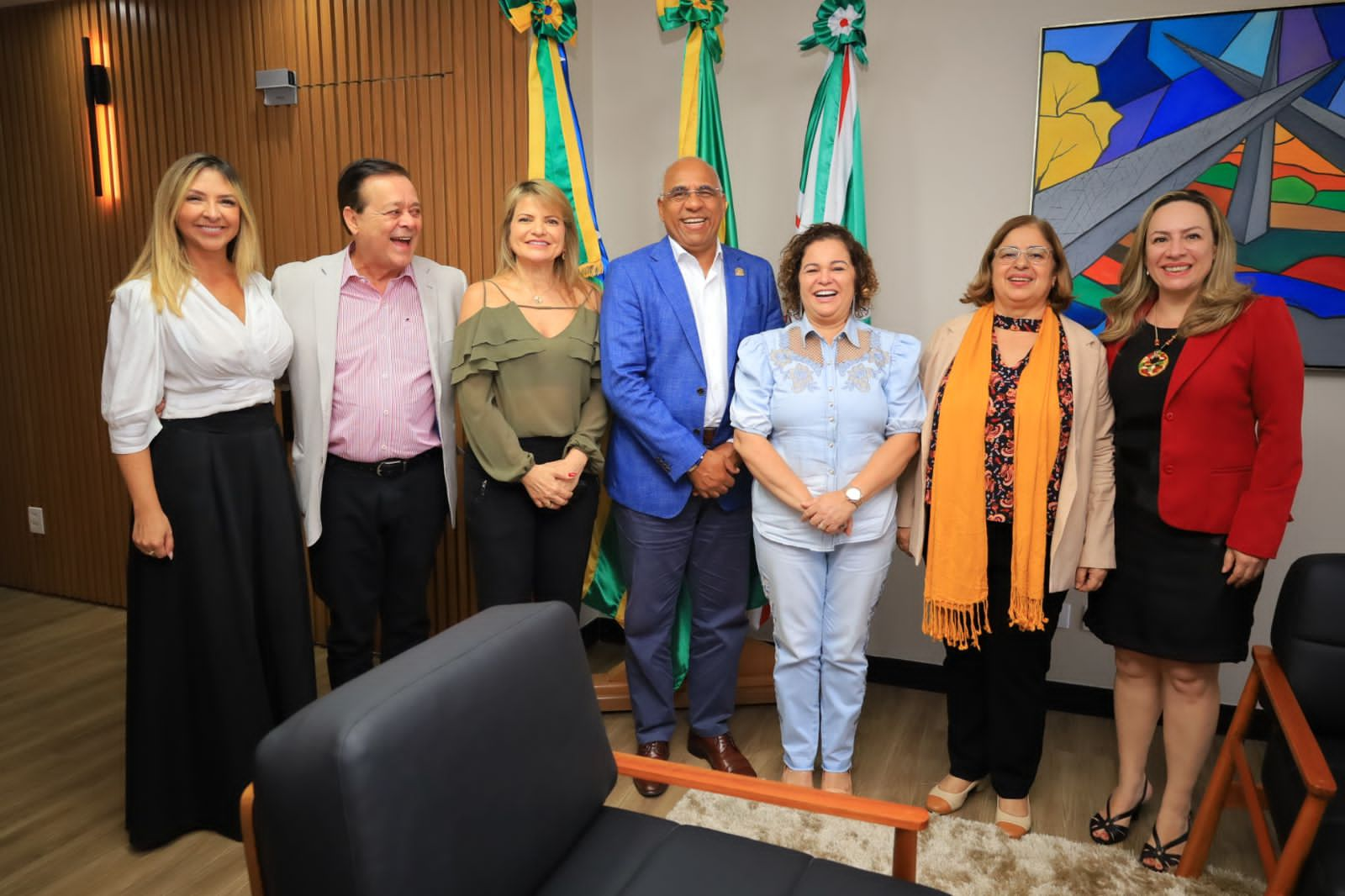 Prefeito Rogério Cruz lidera reunião de trabalho com ministra das Mulheres, Cida Gonçalves, para implantação de rede de proteção em Goiânia