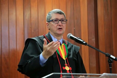 Dr. Fernando Krebs durante discurso de posse como novo procurador de Justiça do MP GO