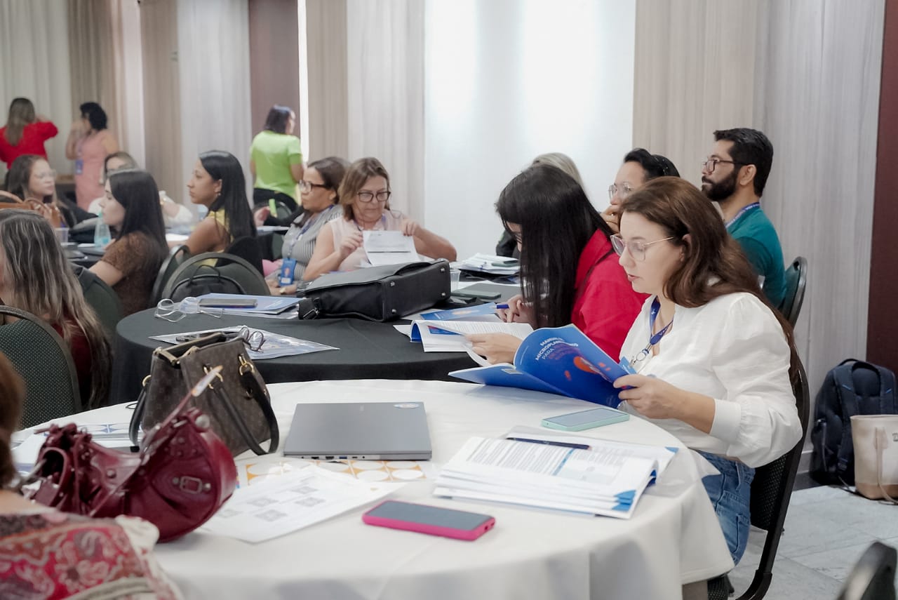 Profissionais de saúde debatem estratégias para campanha de multivacinação durante oficina de formação de multiplicadores em Goiás