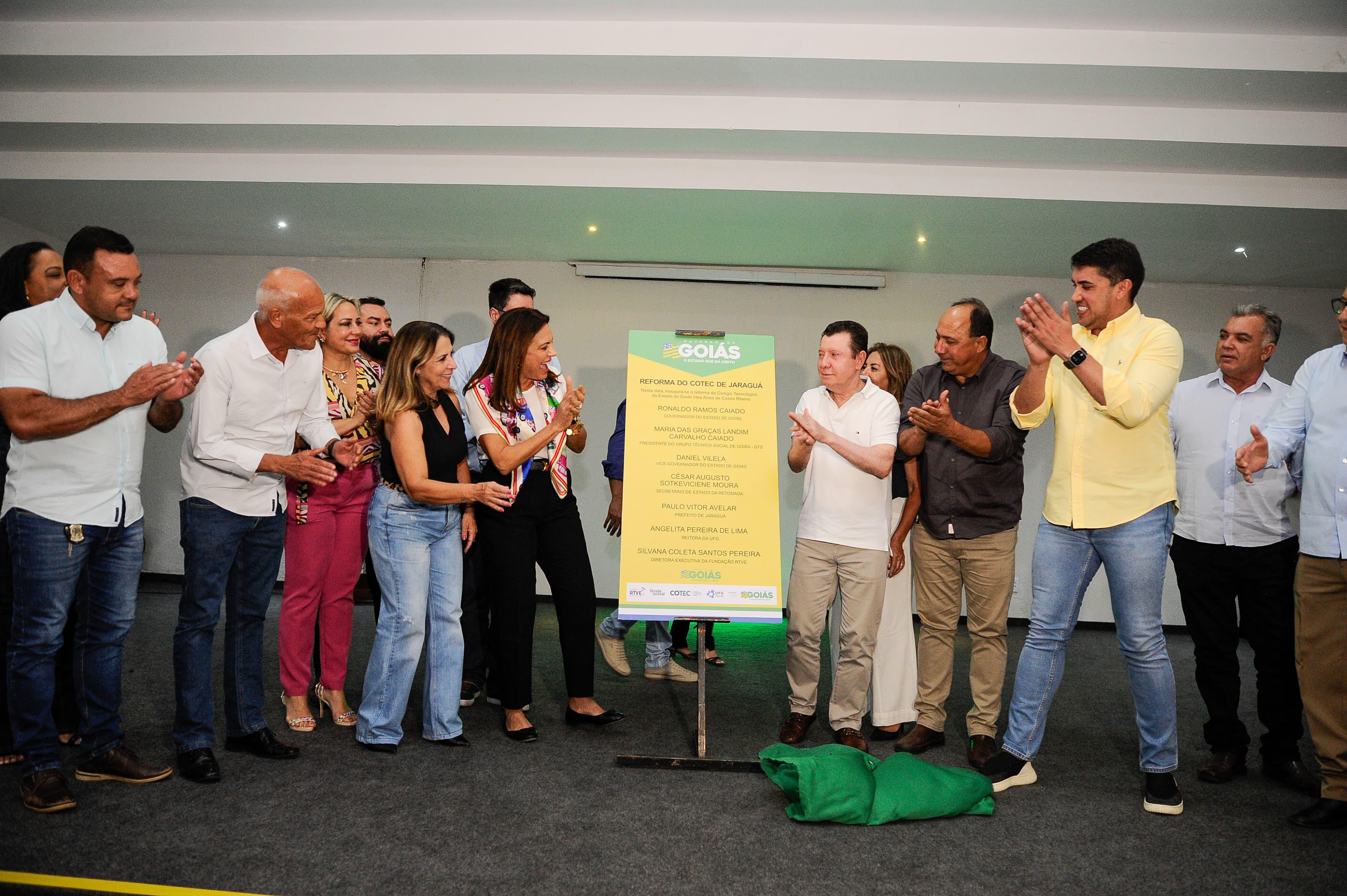 Gracinha Caiado, ao lado do prefeito Paulo Vitor, dos deputados: José Nelto (Federal) e Lineu Olimpio (Estadual) inauguram a reforma do Cotec e entregam 411 cartões do Bolsa Qualificação e Crédito Soc