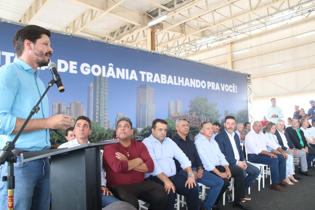  Vice-governador Daniel Vilela discursa durante inauguração de novo terminal de ônibus, localizado na região Norte de Goiânia