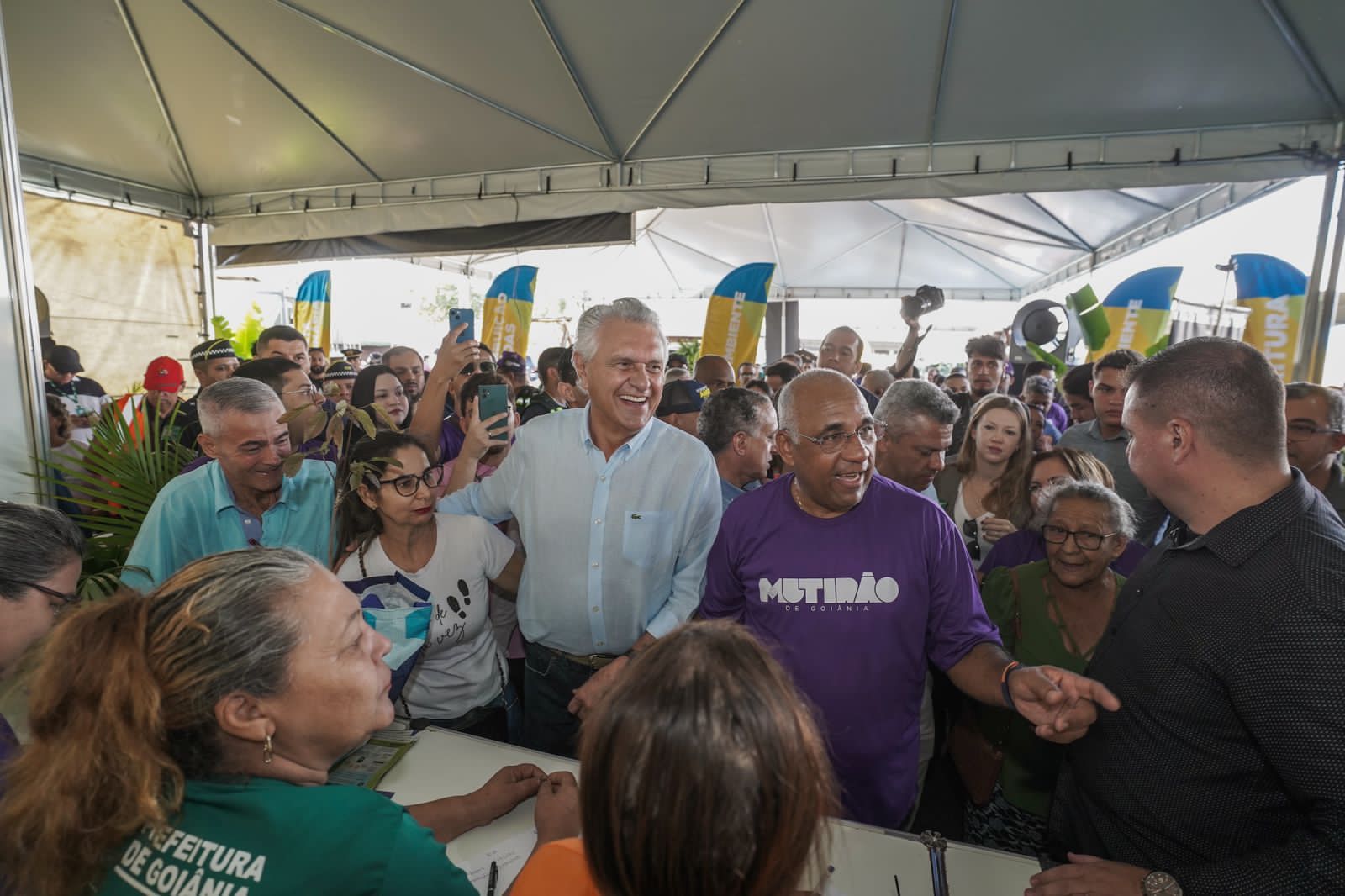 Governador Ronaldo Caiado e o prefeito Rogério Cruz conferem atendimentos do Mutirão de Goiânia 2023: Prefeitura da capital e Governo de Goiás oferecem 130 serviços à população