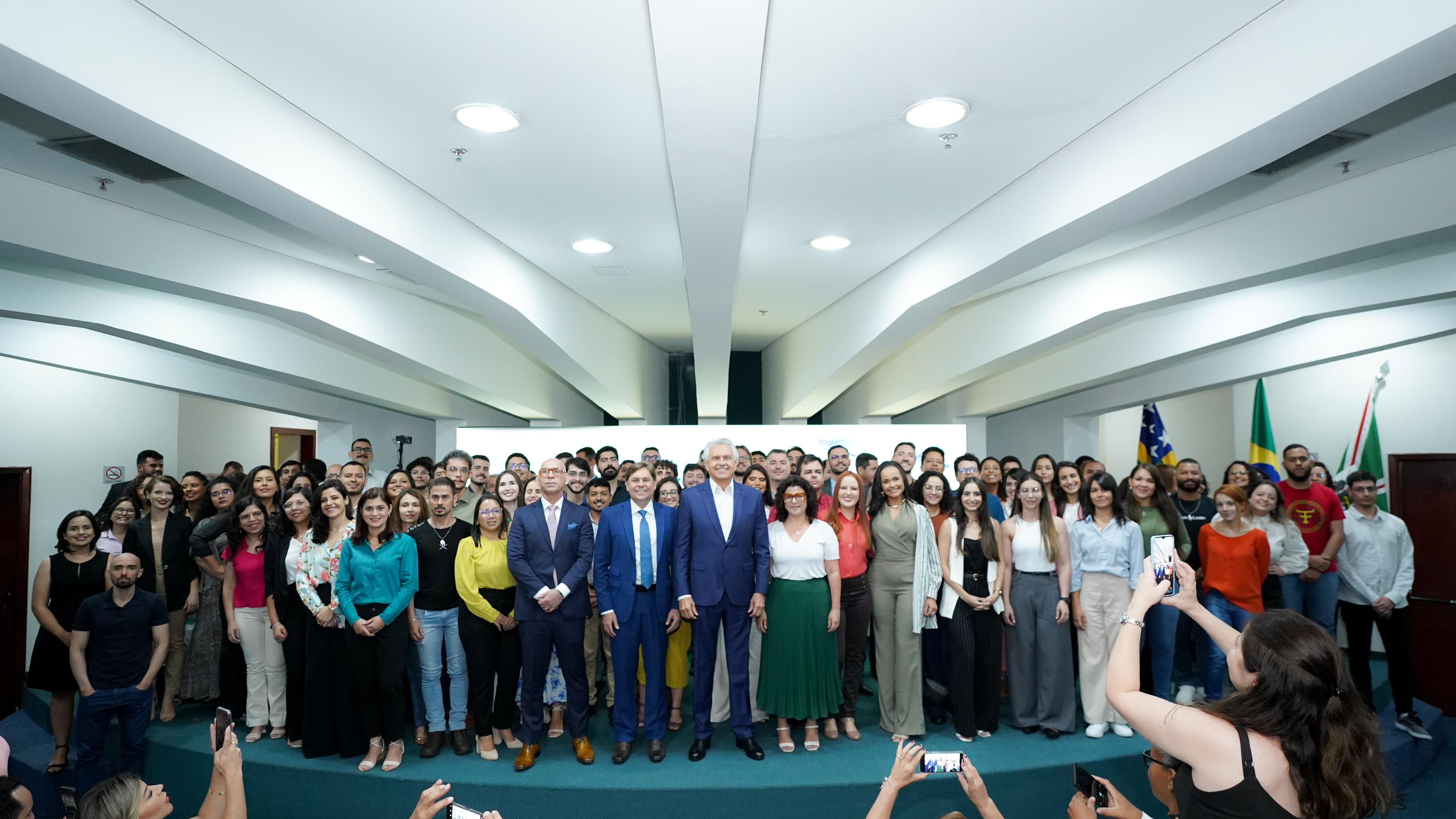  Governador Ronaldo Caiado na posse de concursados na Semad: 