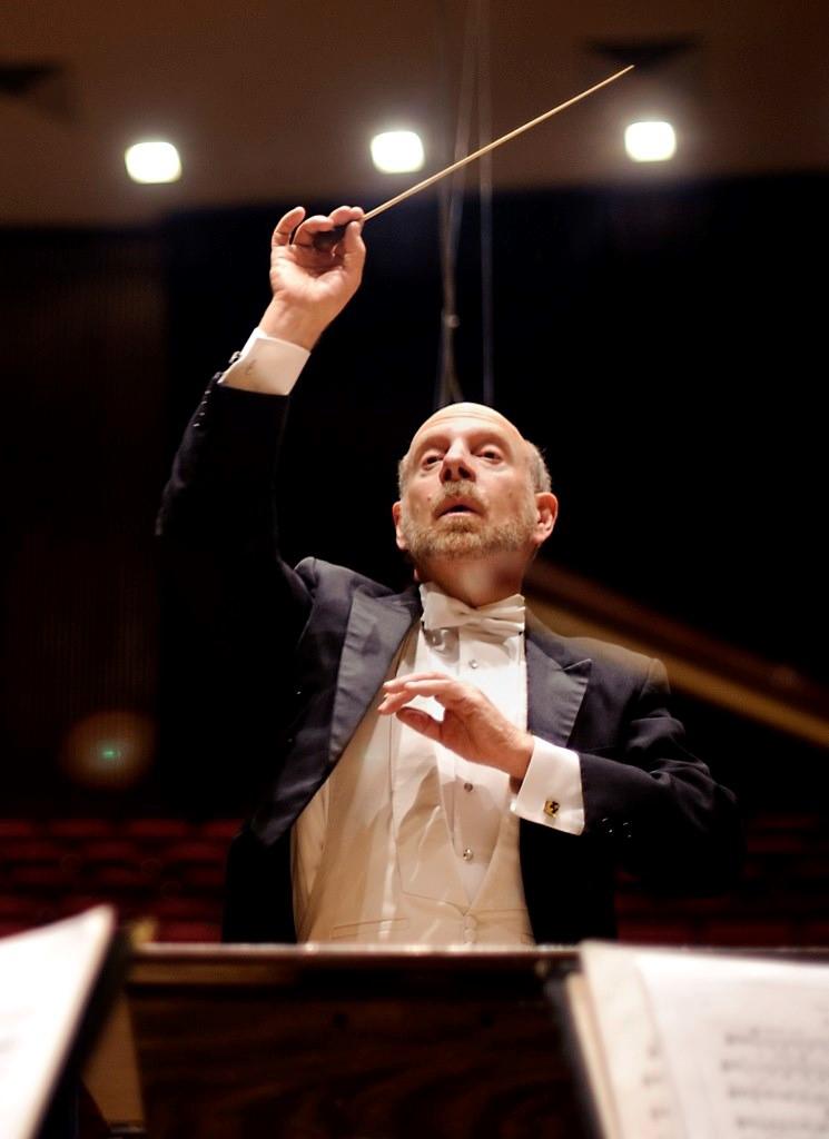 Convidado para reger diversas orquestras pelo mundo afora, Griffith é maestro da Orquestra Sinfônica da Universidade do Wyoming