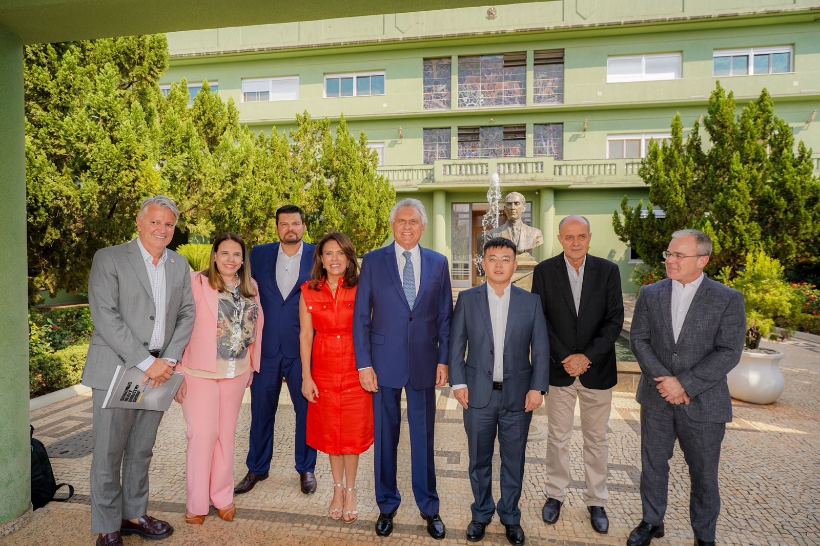 Governador Ronaldo Caiado e comitiva chinesa da Weichai Power acertam detalhes para instalação de fábrica em Itumbiara, no Sul do estado