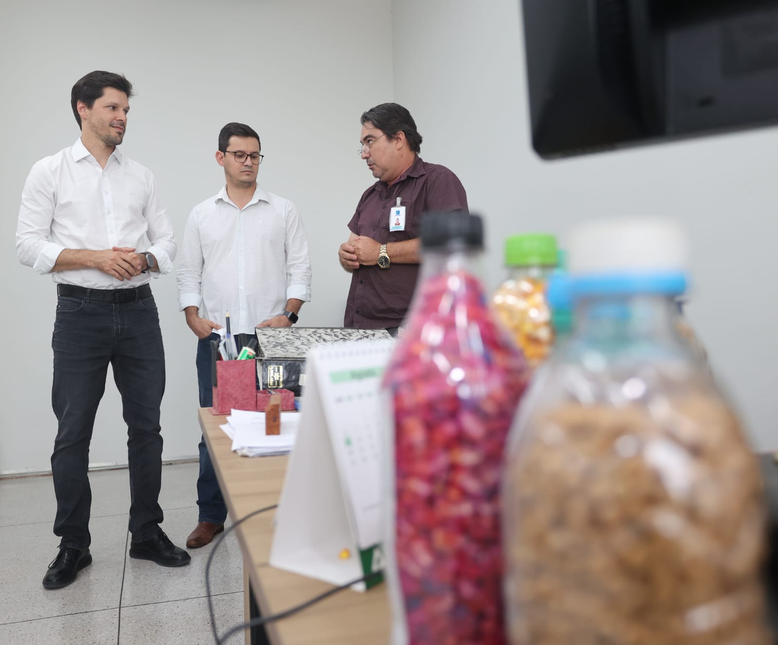 Em visita à Emater, Daniel Vilela conhece área anexa ao prédio administrativo onde são cultivadas dezenas de árvores de pequi e de outras frutas típicas do cerrado