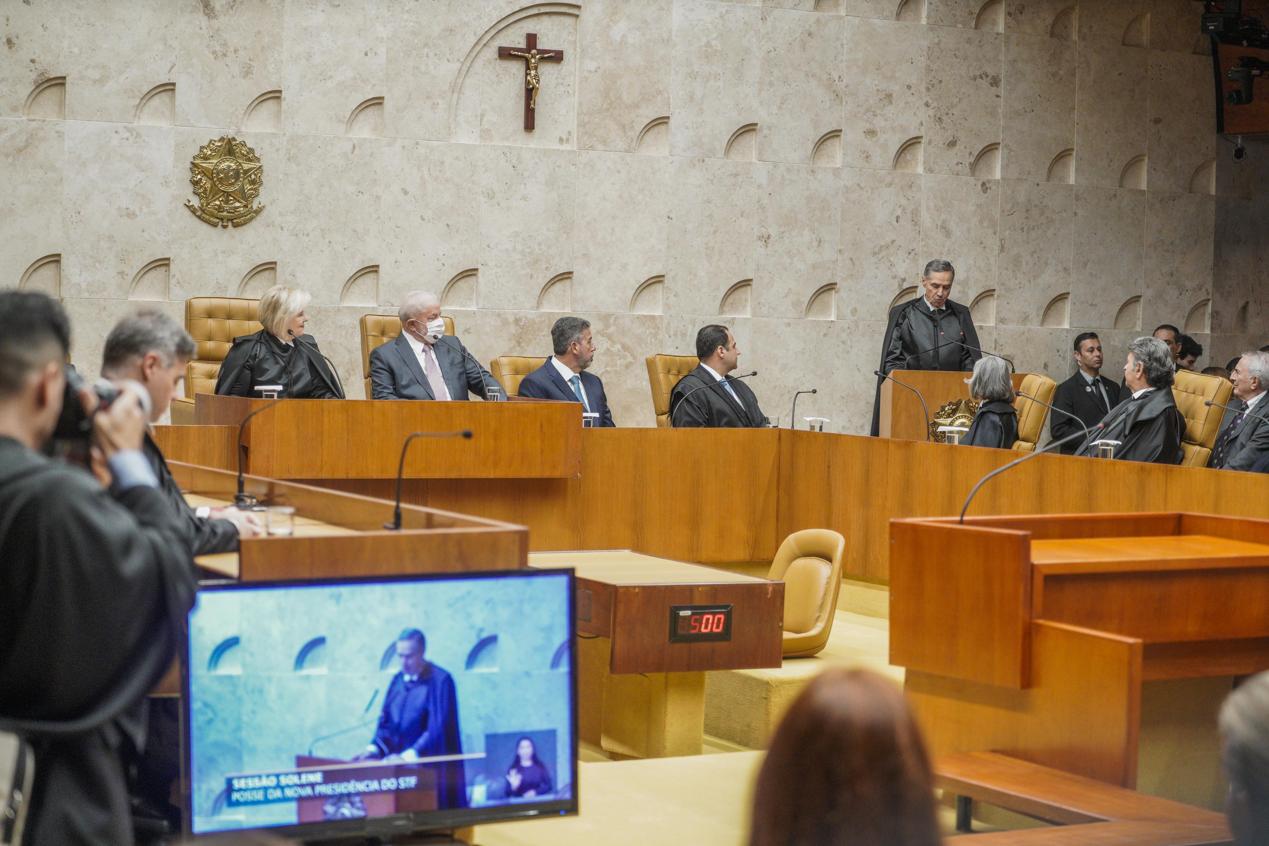 Caiado acompanha posse de Barroso como presidente do STF