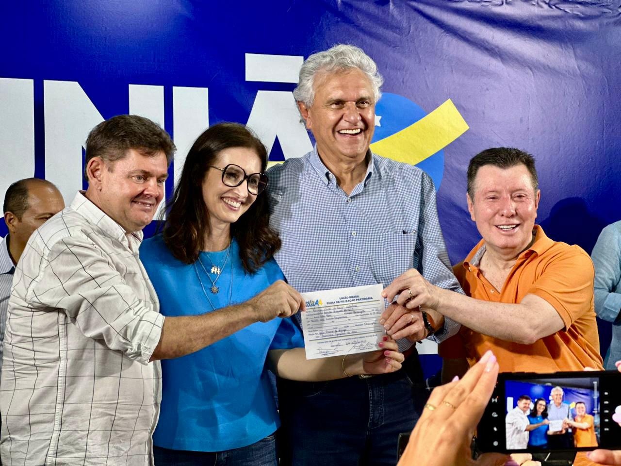 Ronaldo Caiado prestigia filiação de Vanuza Valadares. Prefeita de Porangatu é a mais nova integrante do União Brasil em Goiás