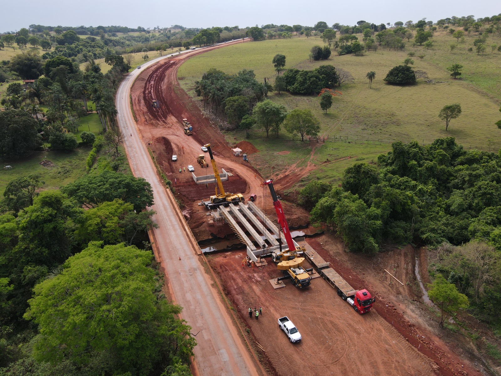 Construção da ponte sobre o córrego Bonsucesso integra obras de duplicação da GO-010