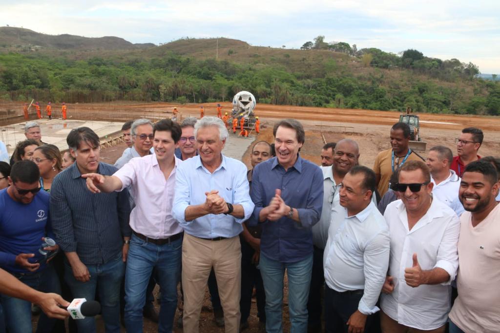 Caiado dá início às obras da nova estação do tratamento de esgoto em Novo Gama 