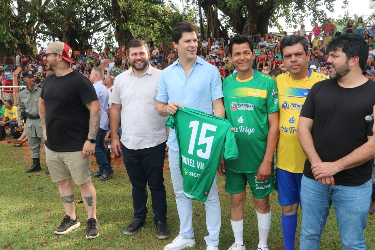 Vice-governador prestigia o Futebol das Estrelas, realizado em comemoração ao aniversário de 75 anos de Petrolina