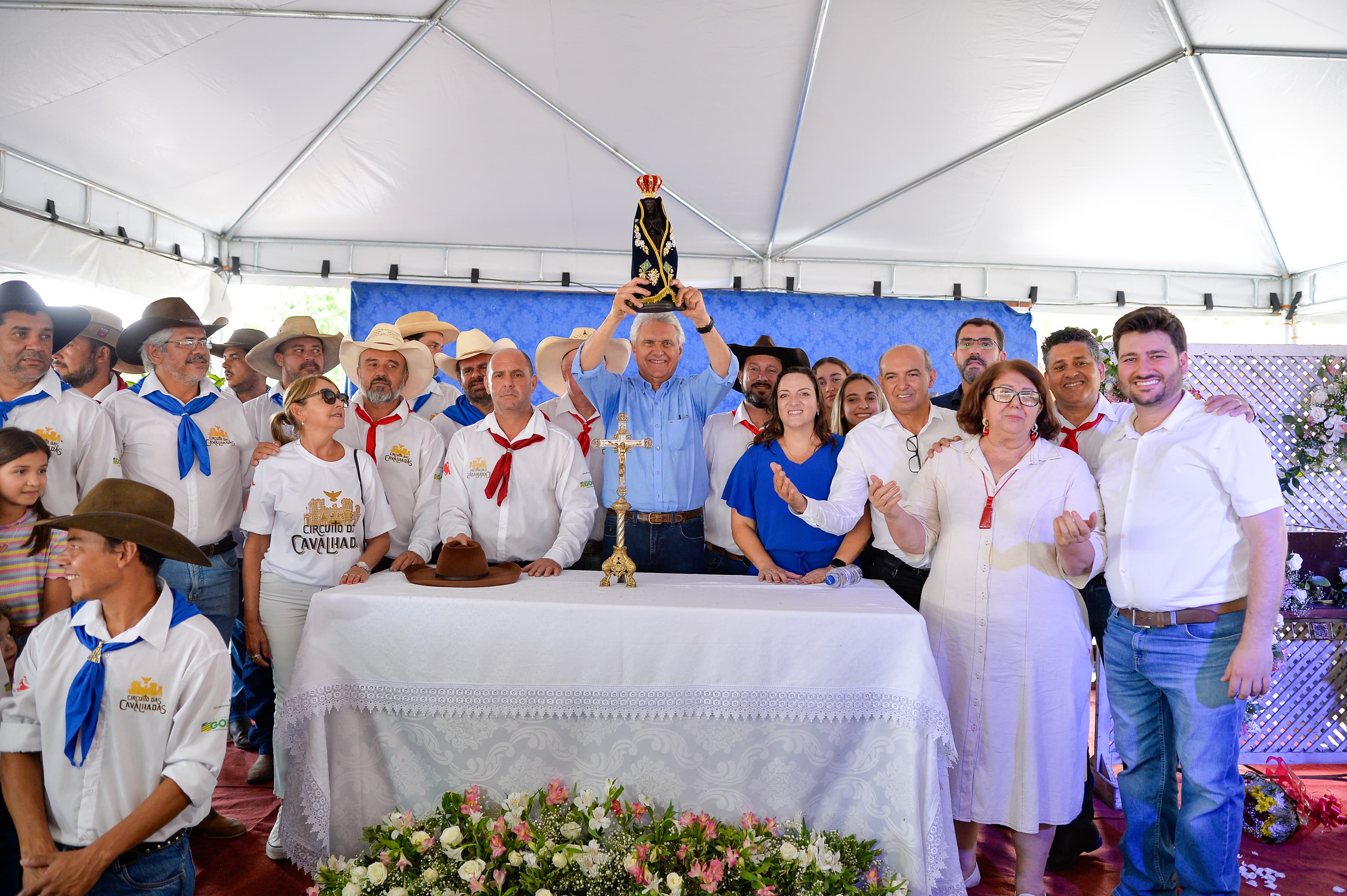  Governador Ronaldo Caiado participa de missa em celebração a padroeira do Brasil, no povoado de Areias, na cidade de Goiás