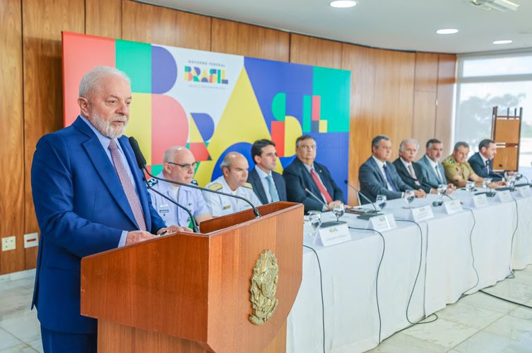 O presidente Lula afirmou que a decisão do Governo Federal pretende ajudar os governos dos estados a se livrar do crime organizado, da quadrilha, do tráfico de drogas e de armas - Foto: Ricardo Stucke