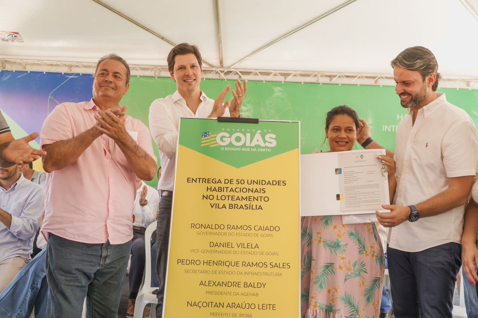 Daniel Vilela entrega moradias e destaca sensibilidade do governador Ronaldo Caiado em dar oportunidade para famílias criarem seus filhos onde estão suas raízes